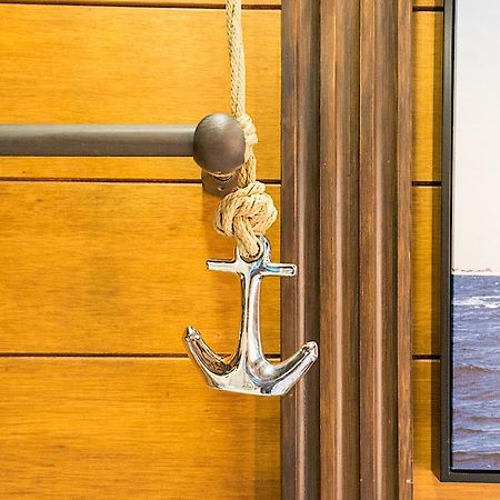 Citycenter Pirates Room, Young People Only Malaga Bagian luar foto