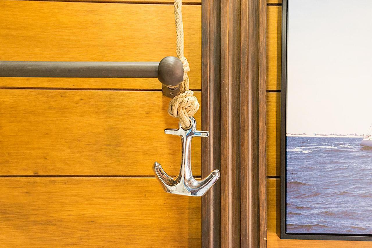Citycenter Pirates Room, Young People Only Malaga Bagian luar foto