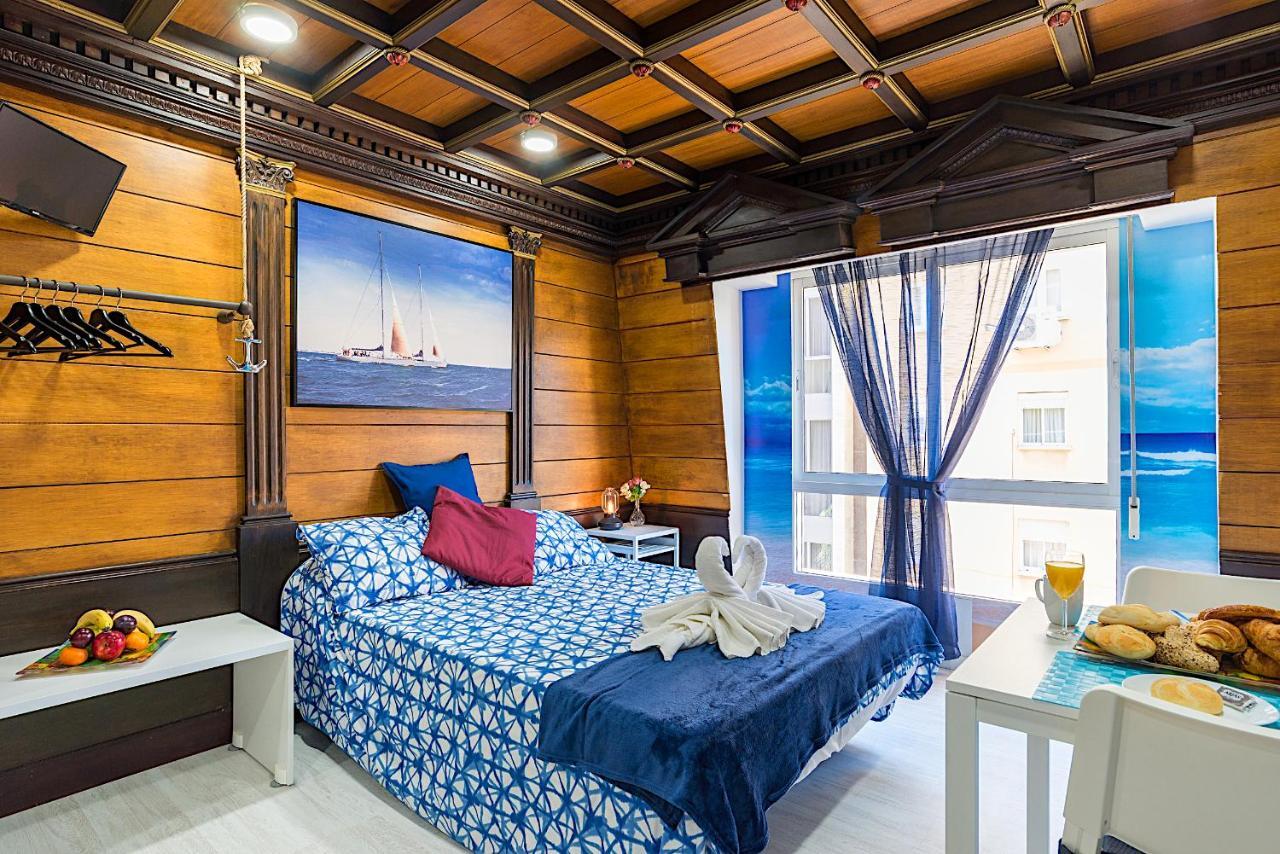 Citycenter Pirates Room, Young People Only Malaga Bagian luar foto
