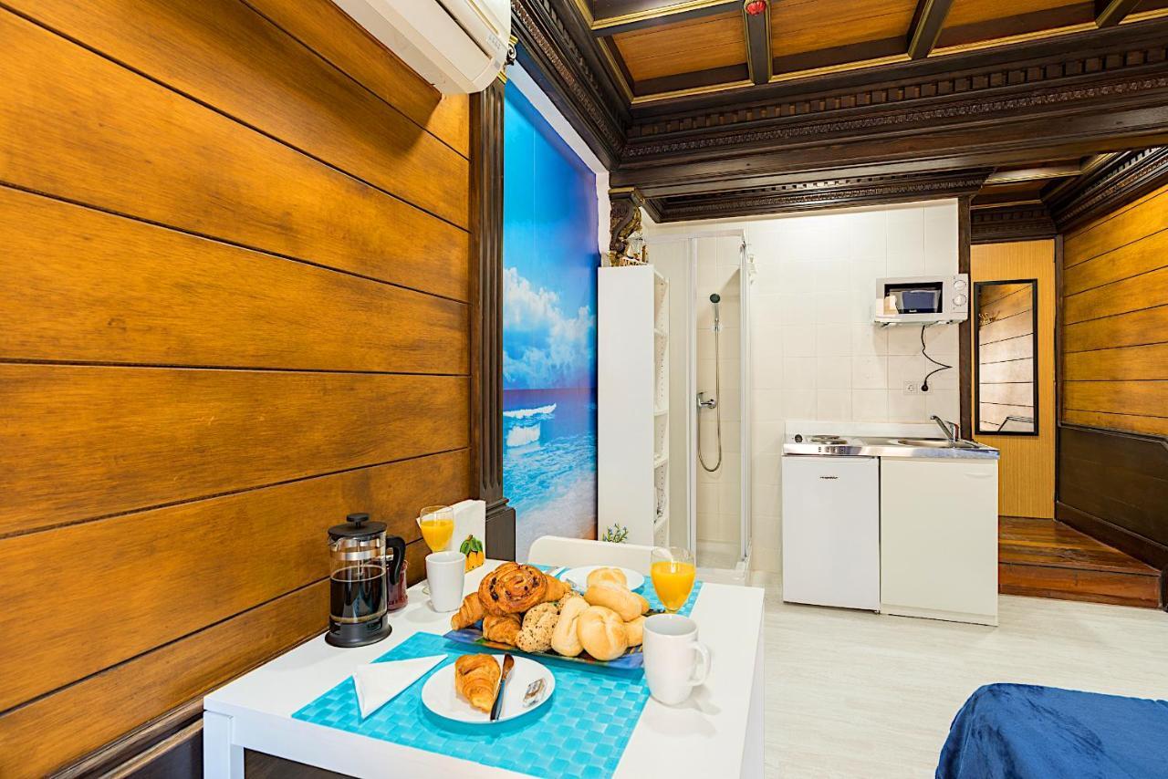 Citycenter Pirates Room, Young People Only Malaga Bagian luar foto